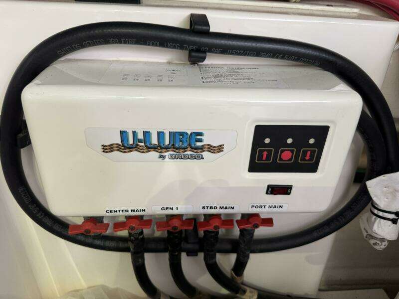 2014 Tiara Yachts 5800 Sovran