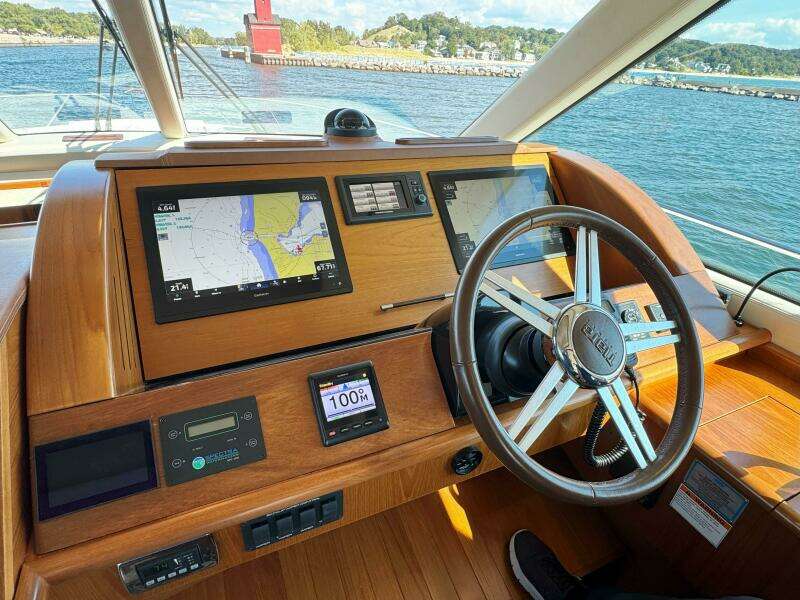2014 Tiara Yachts 5800 Sovran