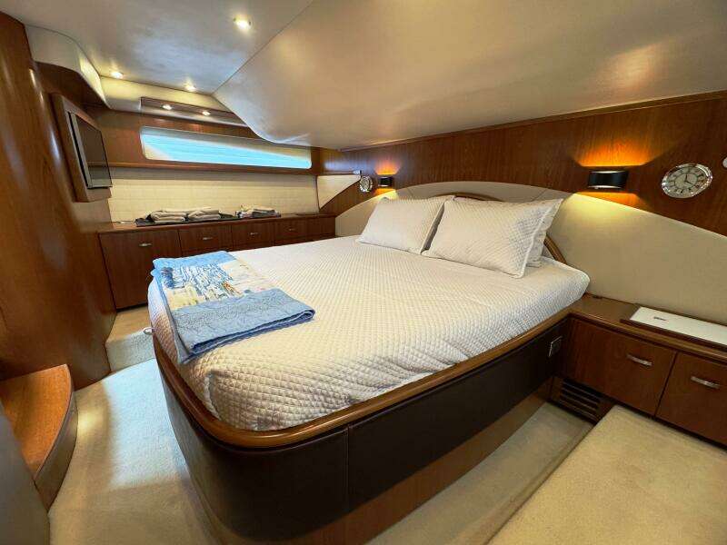 2014 Tiara Yachts 5800 Sovran