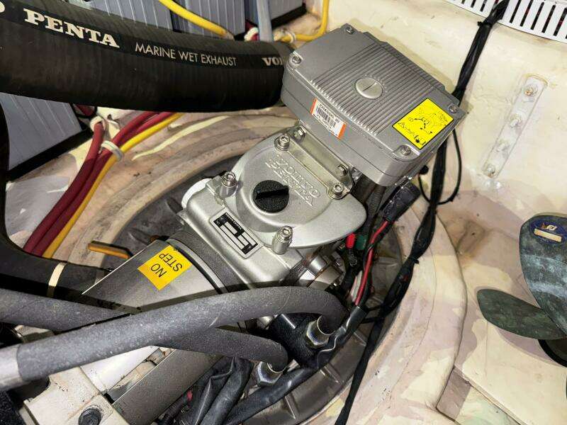 2014 Tiara Yachts 5800 Sovran