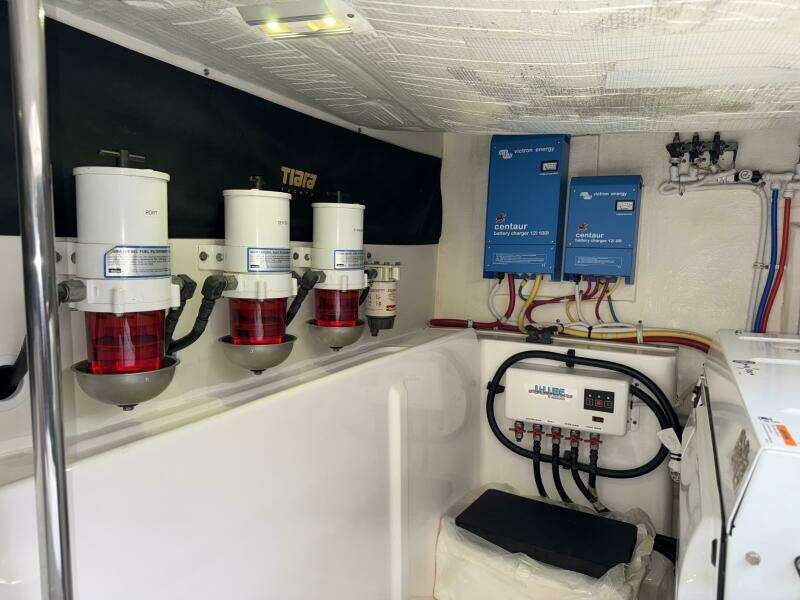 2014 Tiara Yachts 5800 Sovran