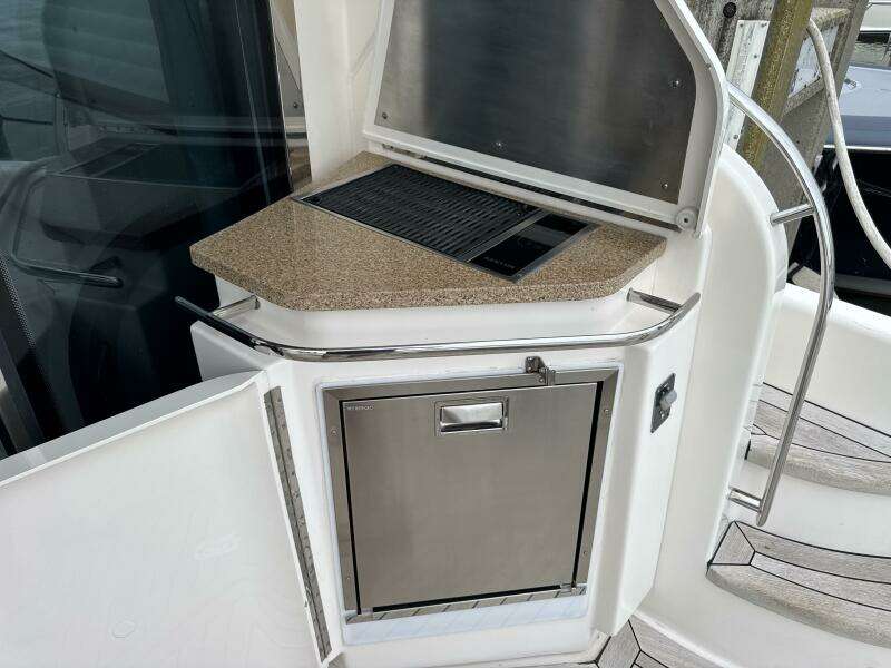 2014 Tiara Yachts 5800 Sovran