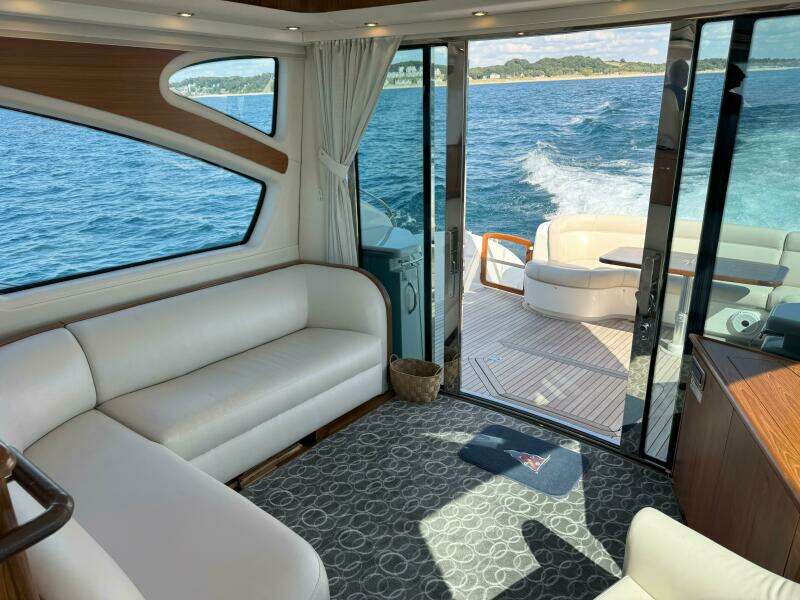 2014 Tiara Yachts 5800 Sovran