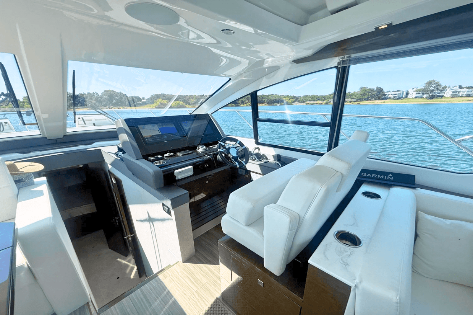 2020 Cruisers Yachts 50 CANTIUS