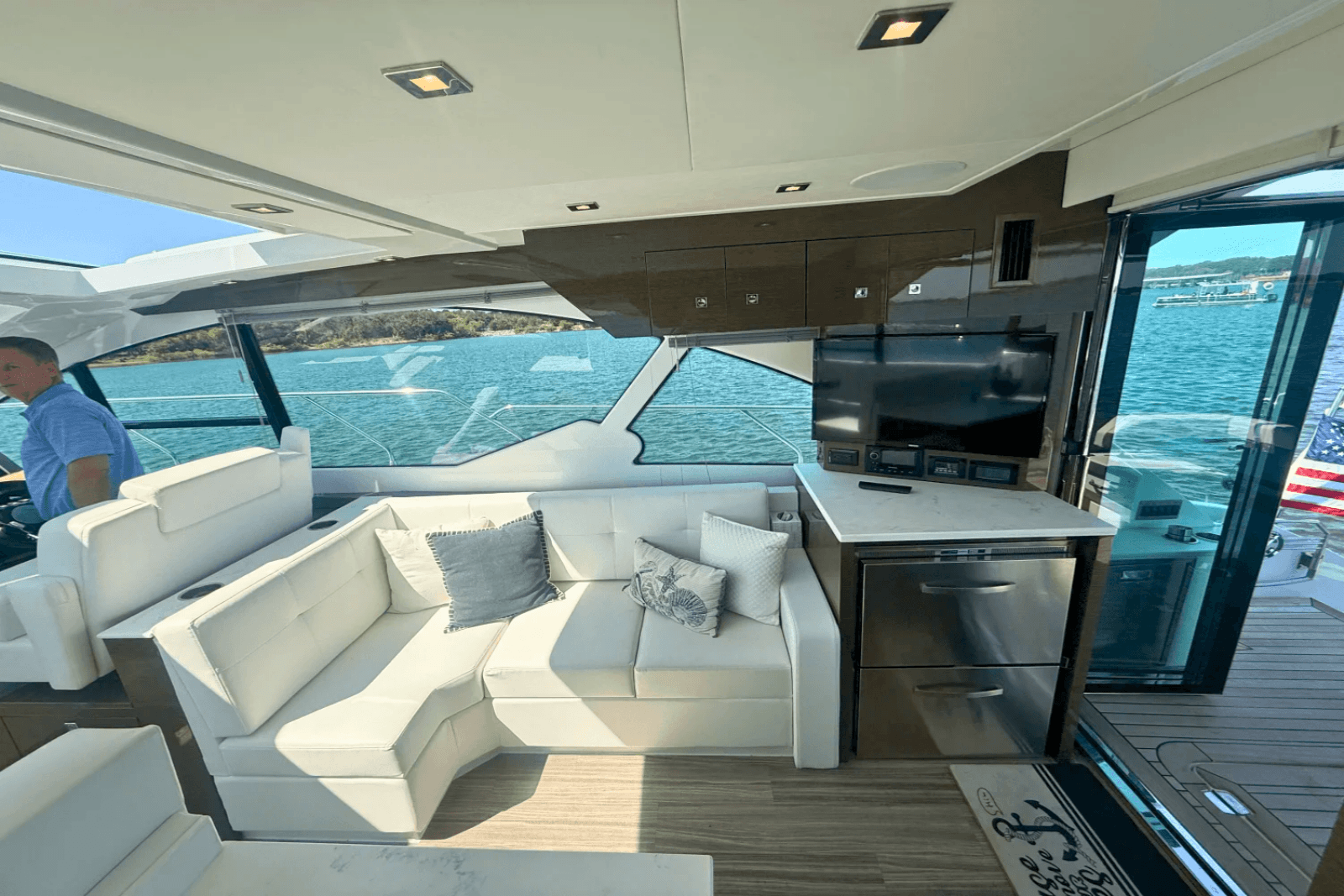 2020 Cruisers Yachts 50 CANTIUS