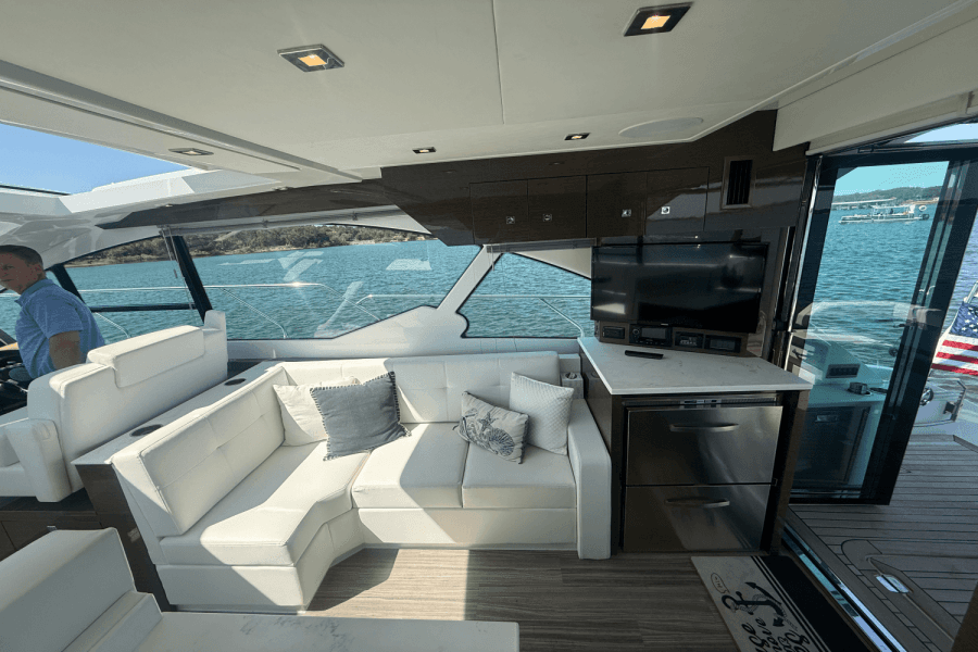 2020 Cruisers Yachts 50 CANTIUS