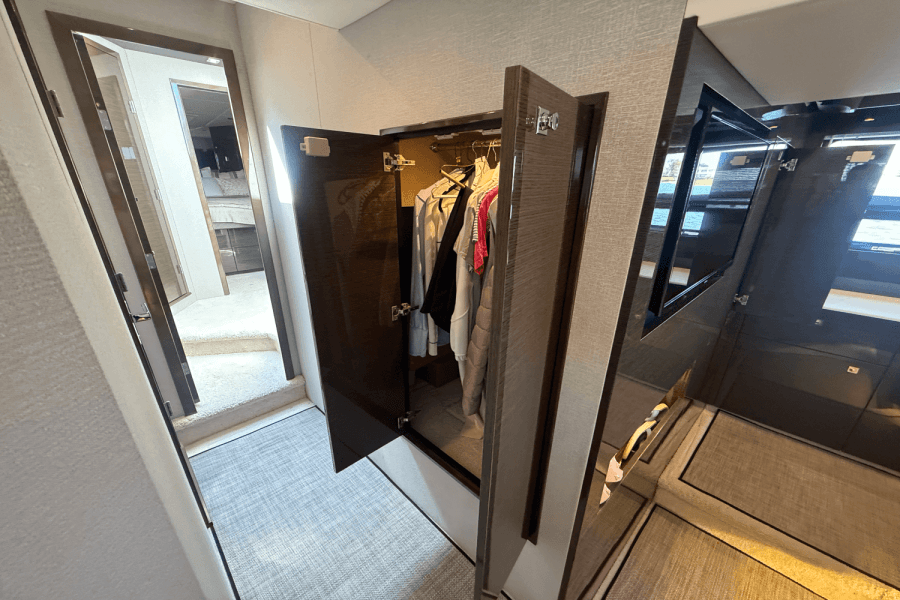 2020 Cruisers Yachts 50 CANTIUS