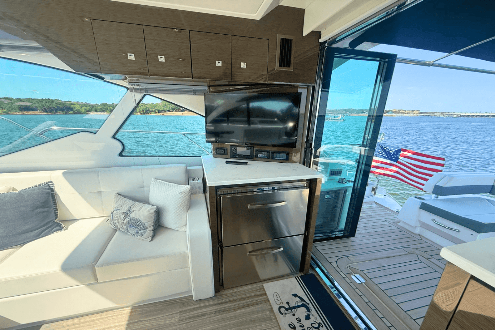 2020 Cruisers Yachts 50 CANTIUS