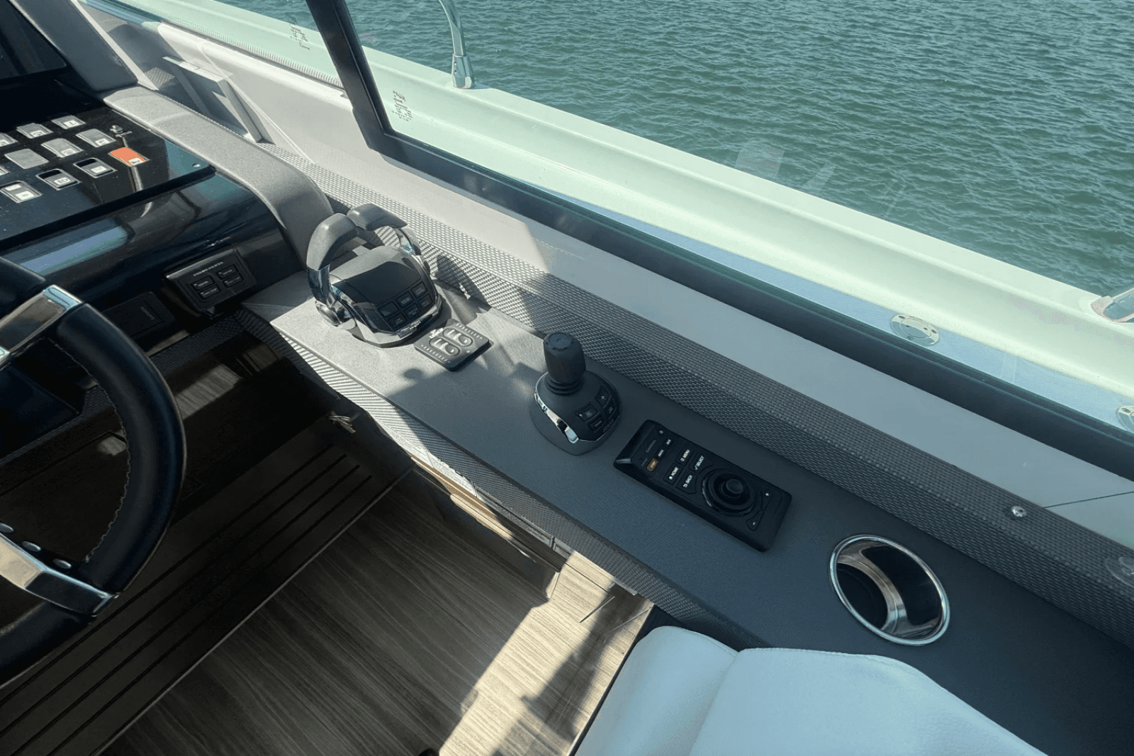 2020 Cruisers Yachts 50 CANTIUS