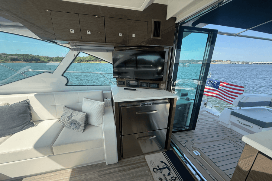 2020 Cruisers Yachts 50 CANTIUS