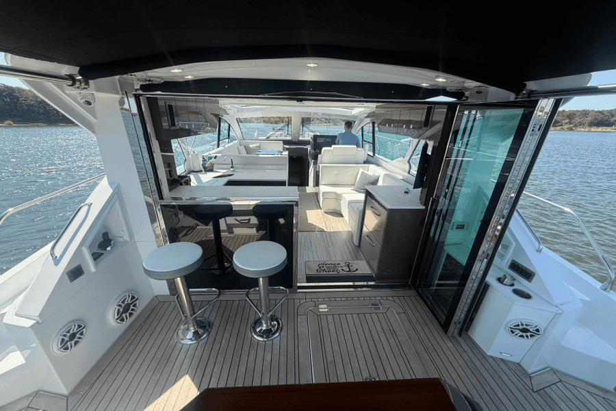 2020 Cruisers Yachts 50 CANTIUS