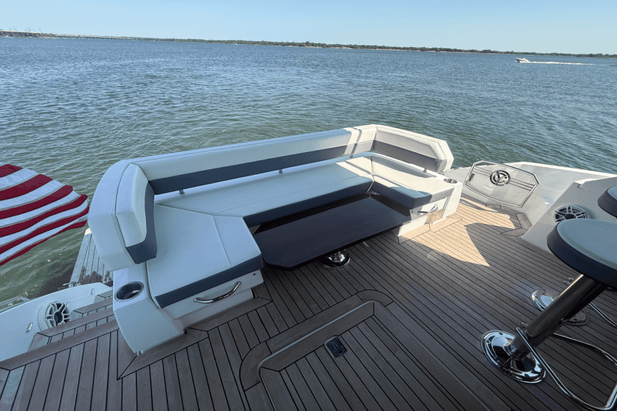 2020 Cruisers Yachts 50 CANTIUS