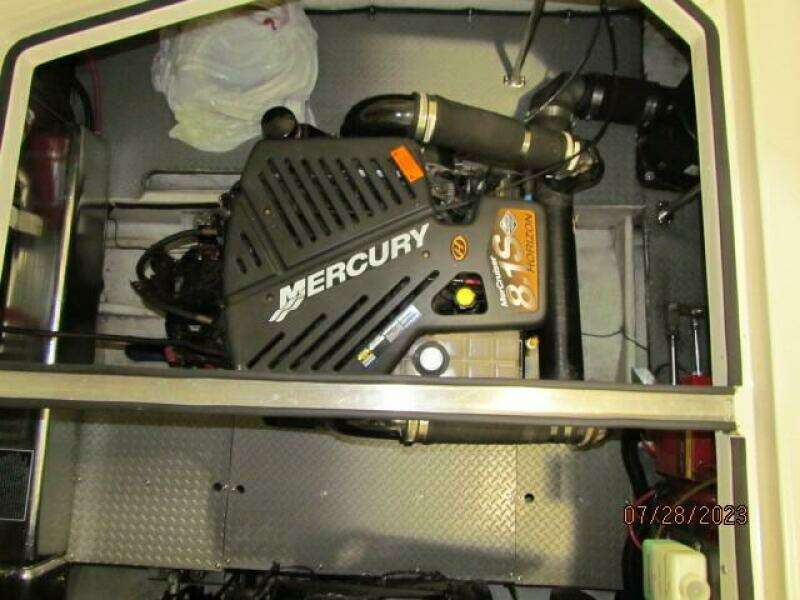 2001 Regal 3780 Commodore