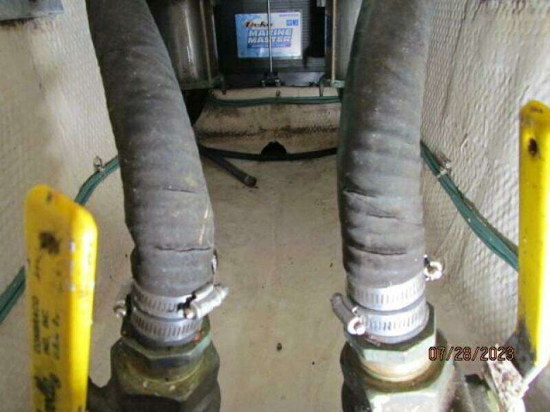 2001 Regal 3780 Commodore