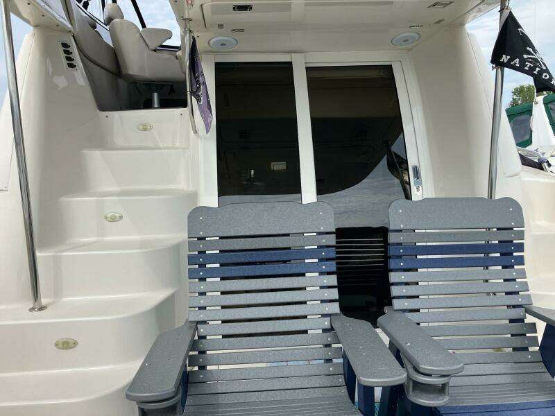 2001 Regal 3780 Commodore