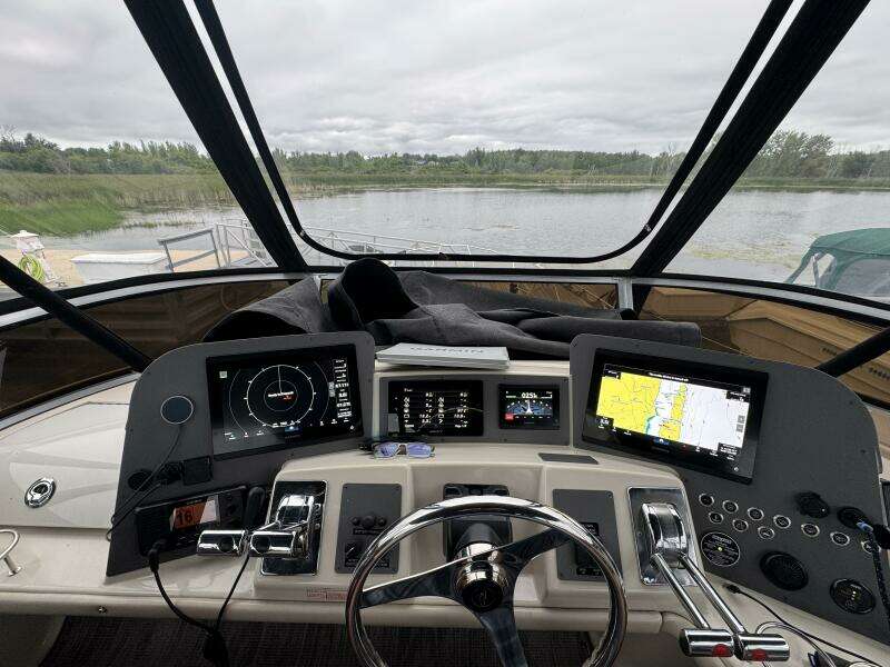 2001 Regal 3780 Commodore