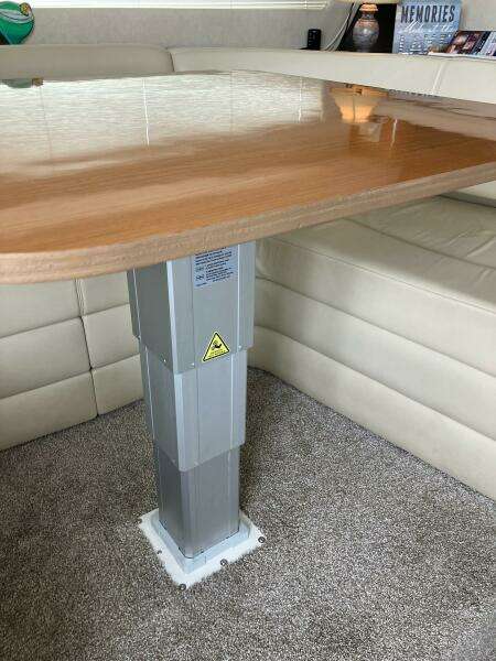 2001 Regal 3780 Commodore