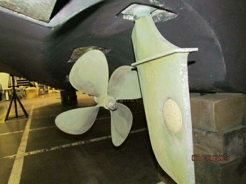 2001 Regal 3780 Commodore