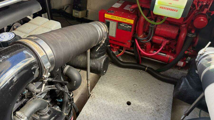 2001 Regal 3780 Commodore