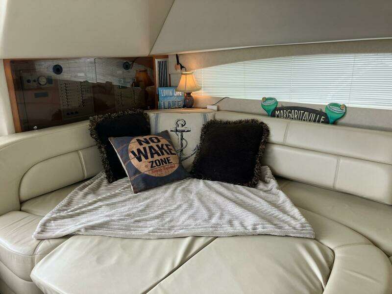 2001 Regal 3780 Commodore