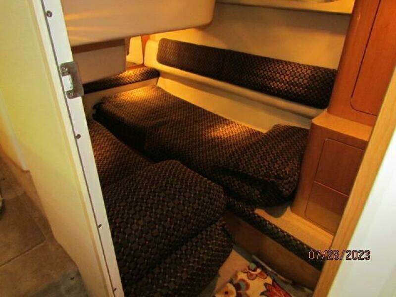 2001 Regal 3780 Commodore