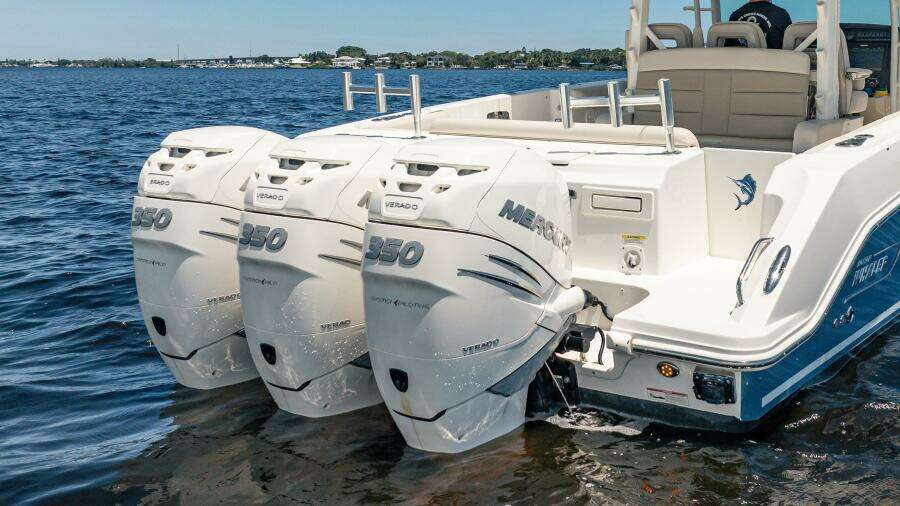 2018 Boston Whaler 380 Outrage
