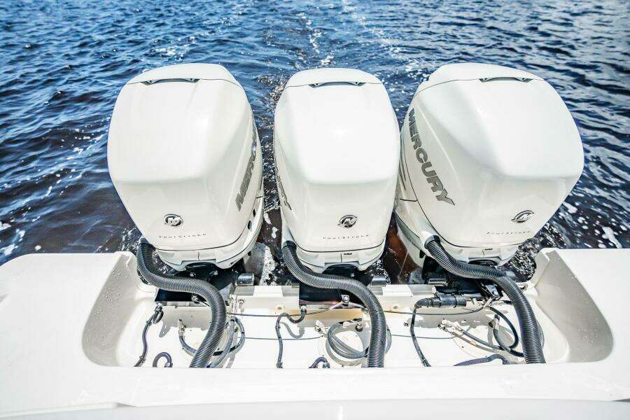 2018 Boston Whaler 380 Outrage