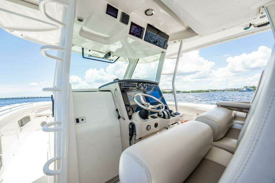 2018 Boston Whaler 380 Outrage