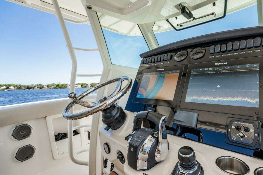 2018 Boston Whaler 380 Outrage