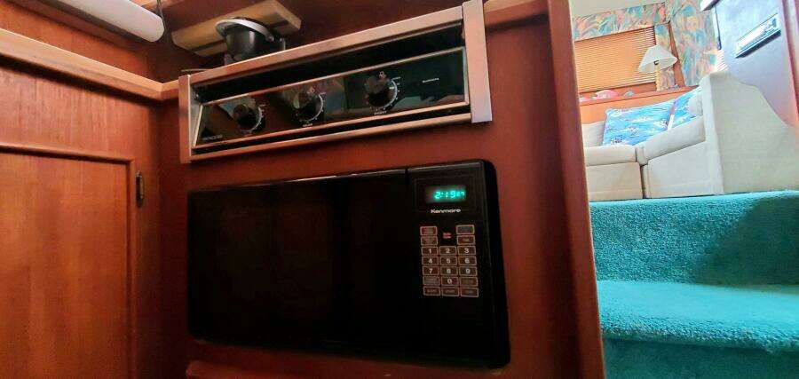 1987 Chris-Craft 362 Catalina