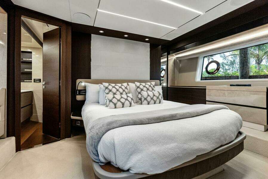 2017 Azimut 72 Flybridge