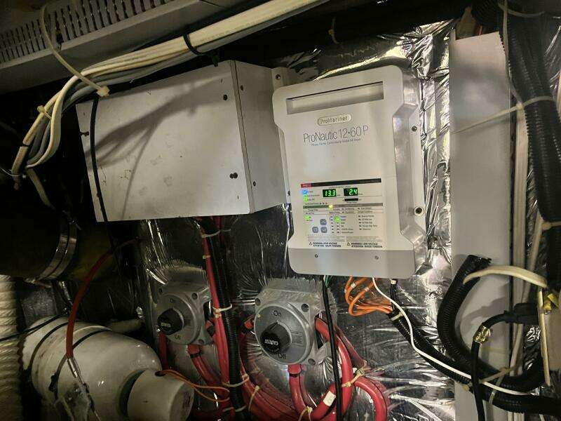 Carver 440 Aft Cabin