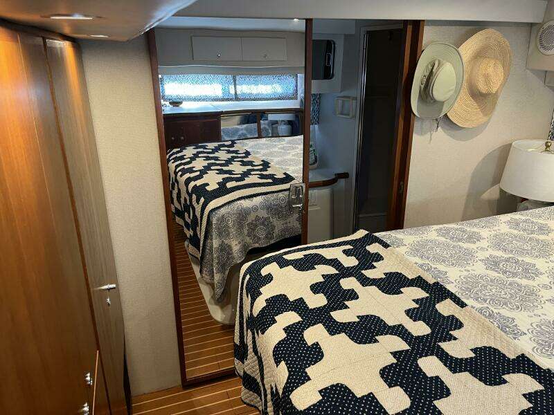 Carver 440 Aft Cabin