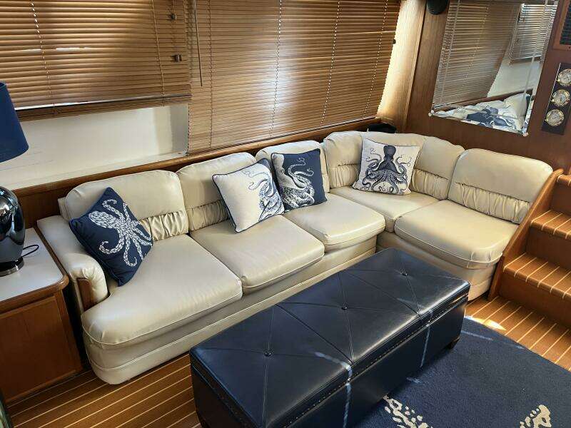 Carver 440 Aft Cabin