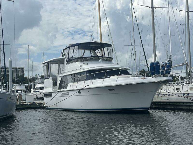 Carver 440 Aft Cabin