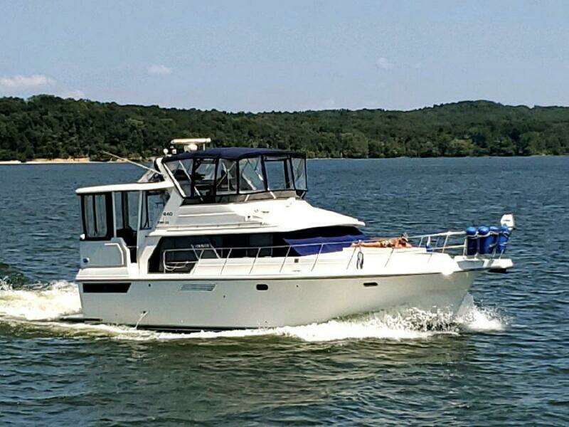 Carver 440 Aft Cabin
