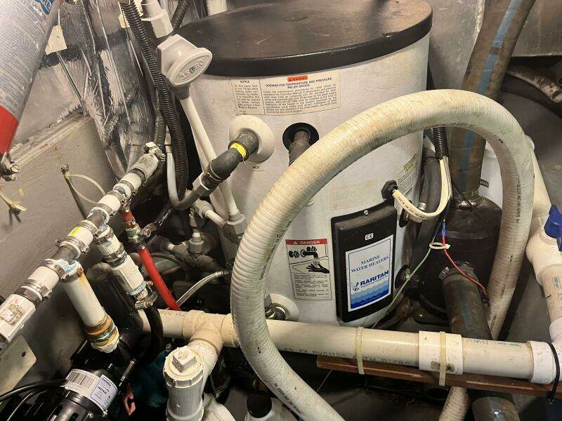 Carver 440 Aft Cabin