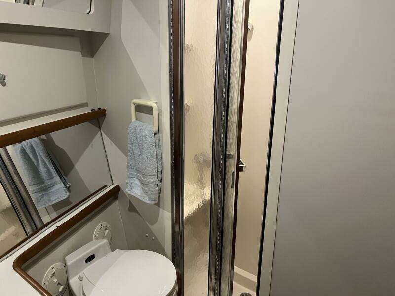 Carver 440 Aft Cabin