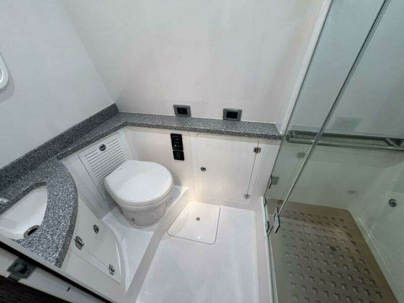 HCB 53 Title Wave - Head