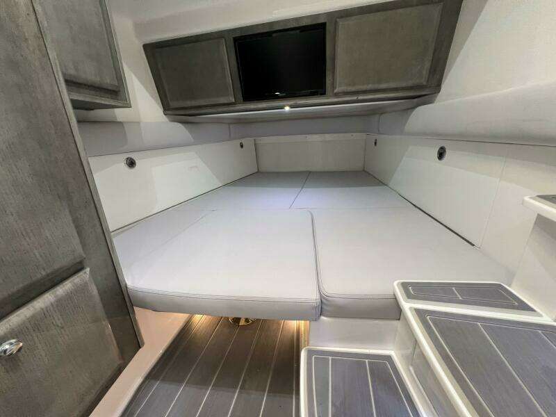 HCB 53 Title Wave - Cabin