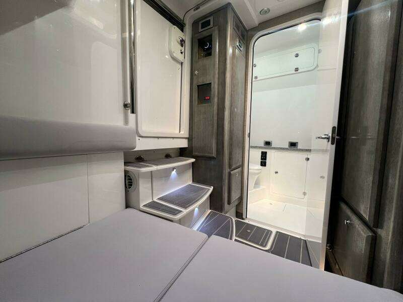 HCB 53 Title Wave - Cabin