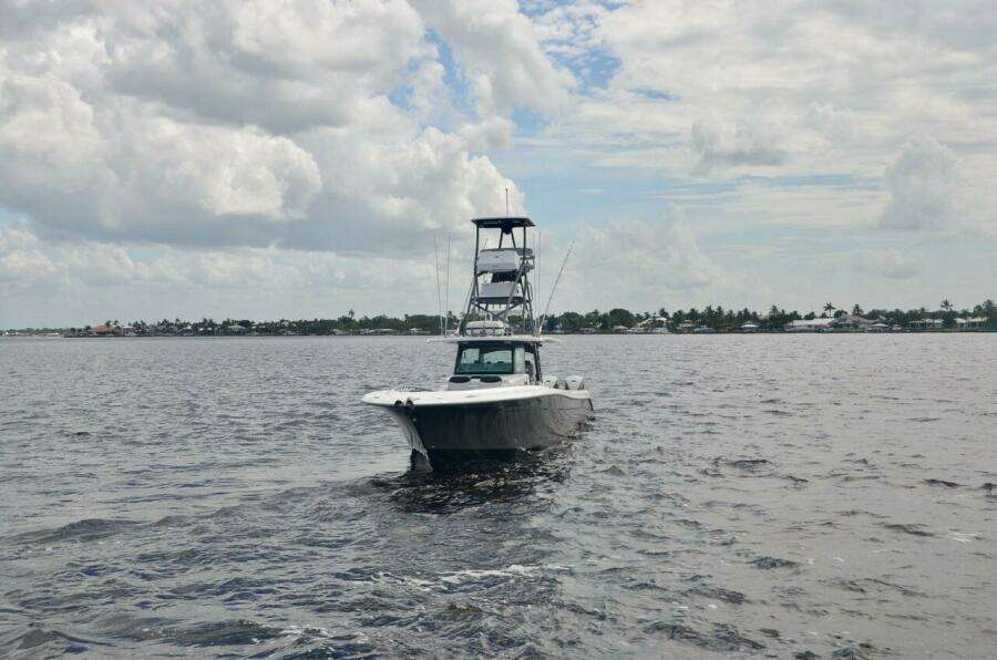 HCB 53 Title Wave - Bow