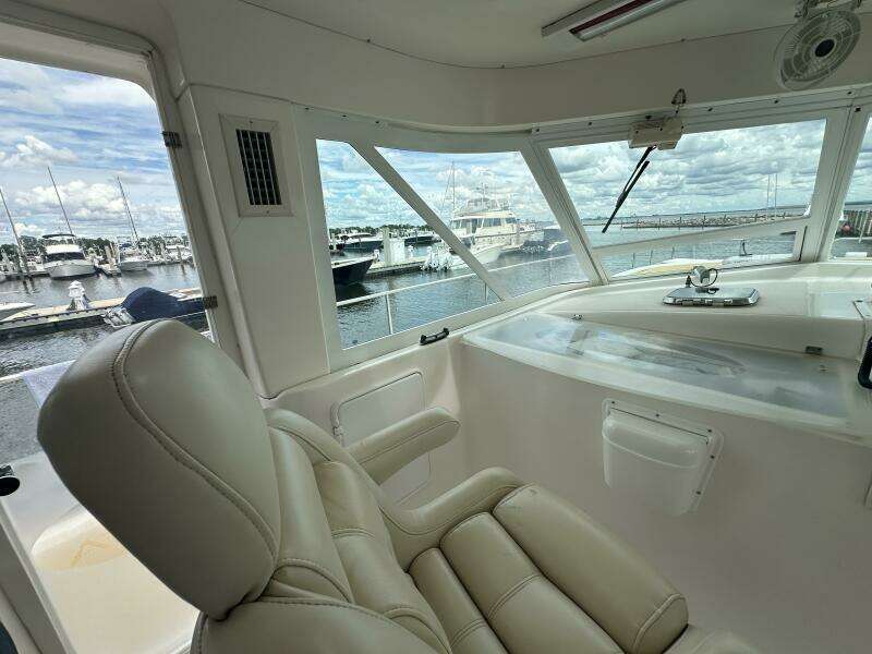 2007 Manta 44 Power Cat 'Lah De Dah' - Helm Seating