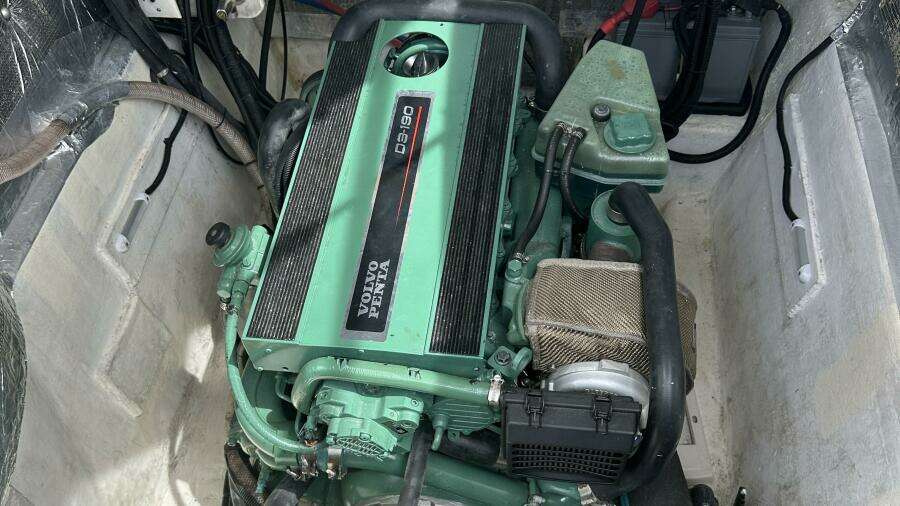 2007 Manta 44 Power Cat 'Lah De Dah' - Engine 