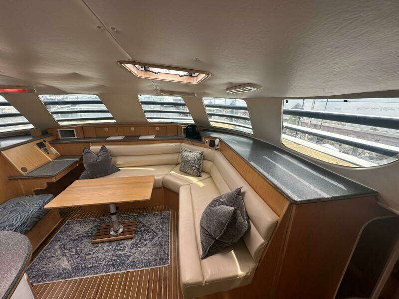 2007 Manta 44 Power Cat 'Lah De Dah' - Dinette