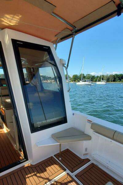 2024 Ranger Tugs R-27 LE