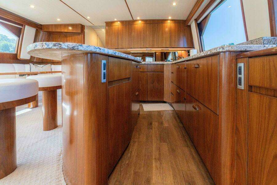 2017 62 Viking Convertible - Offensive