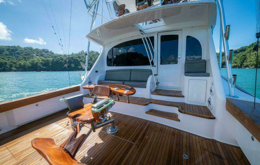 2017 62 Viking Convertible - Offensive