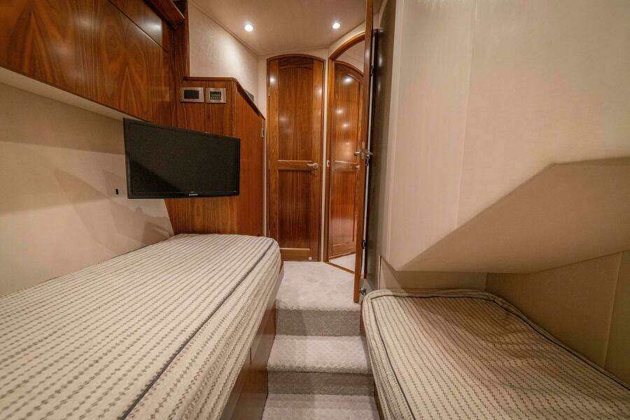 2017 62 Viking Convertible - Offensive