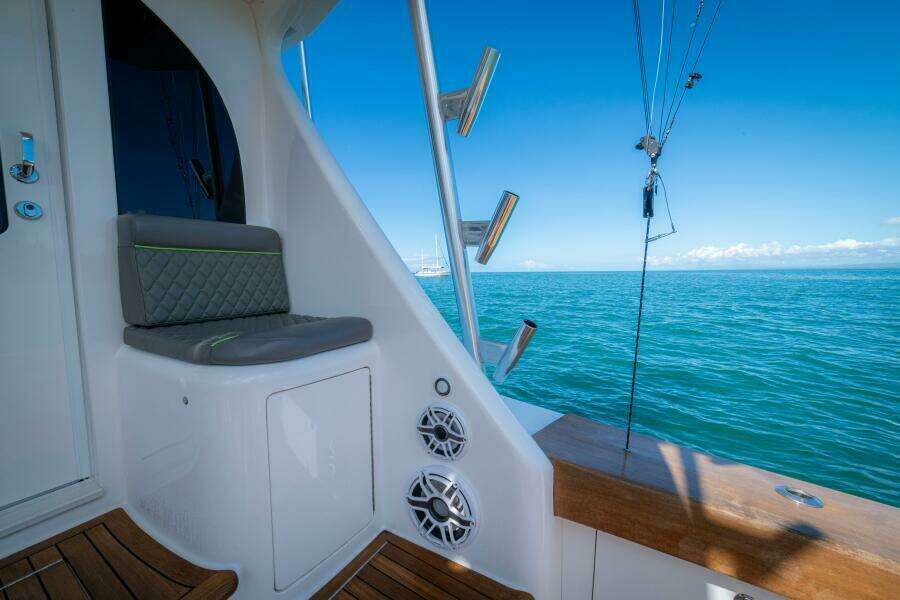 2017 62 Viking Convertible - Offensive